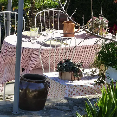 La Pause Nimoise Guest house